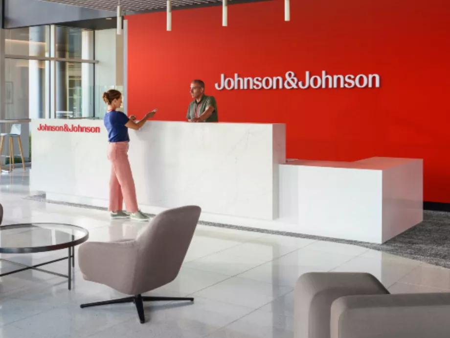 135 éves logóján változtat a Johnson & Johnson