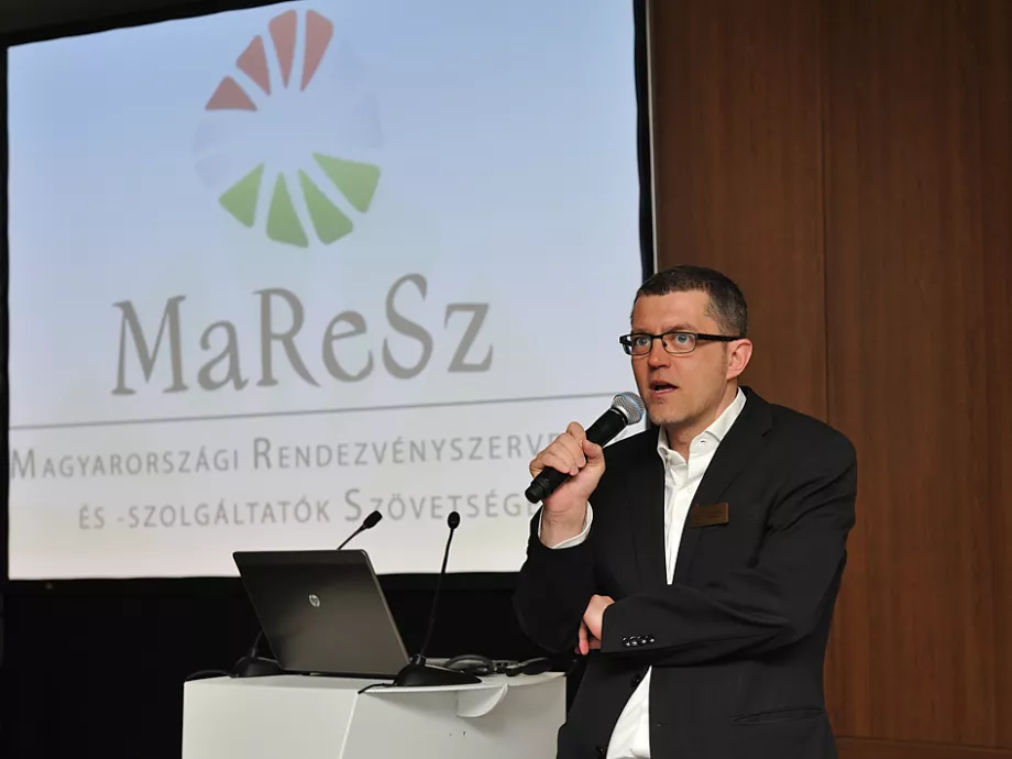 A pillanat művészei konferenciáztak