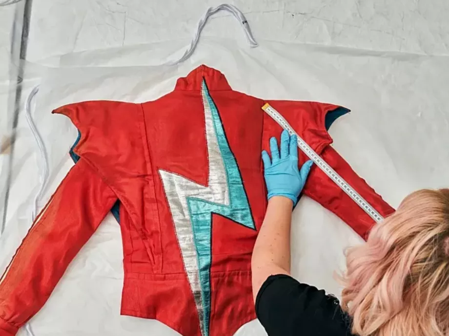 David Bowie nyugtalan kreativitása most archívumként él tovább – megnyílt a David Bowie Központ Londonban