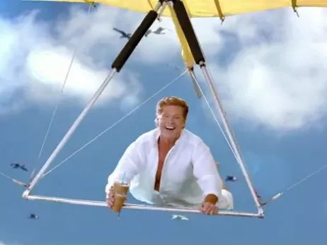 Hasselhoff új reklámja előtt leborulunk