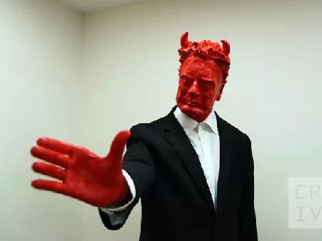 Fojtogasson téged is Charles Saatchi!