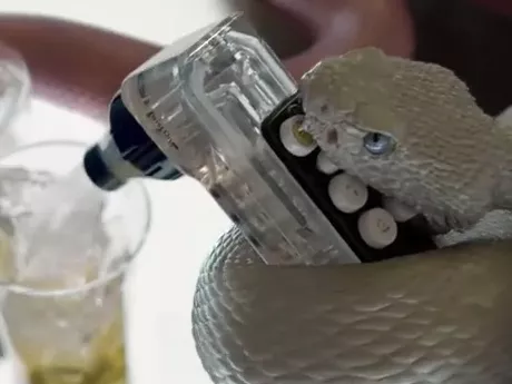 Bizarr, de baromi jó reklám a Smirnofftól