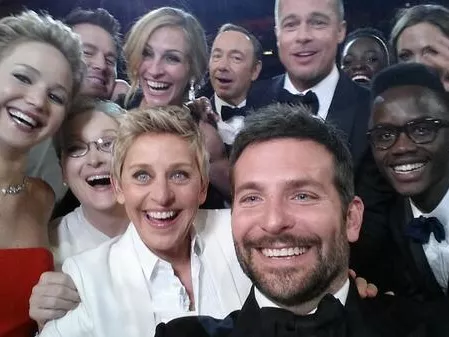 Megszületett „minden idők” selfieje az Oscar-gálán