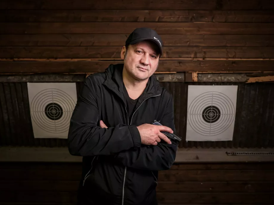 Thuróczy Szabolcs egy NAV-látogatásból is akciófilmet csinál
