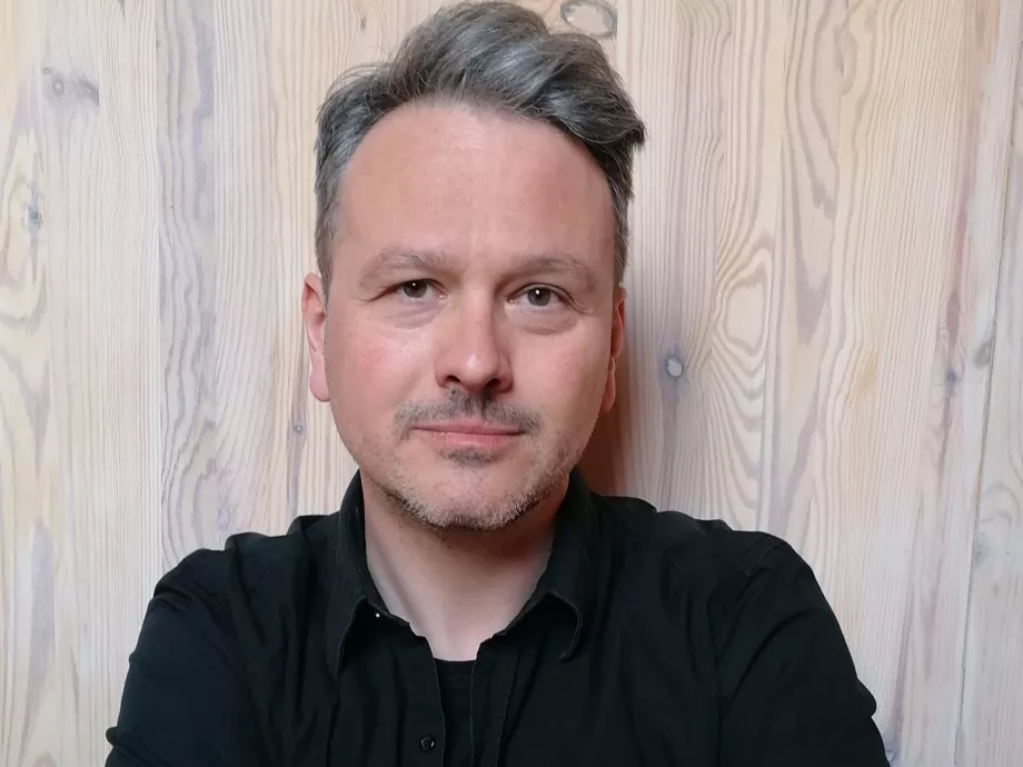 16 év után nyugdíjba vonul Hámori Iván, Bérczessy Gergely lesz a Színes RTV főszerkesztője