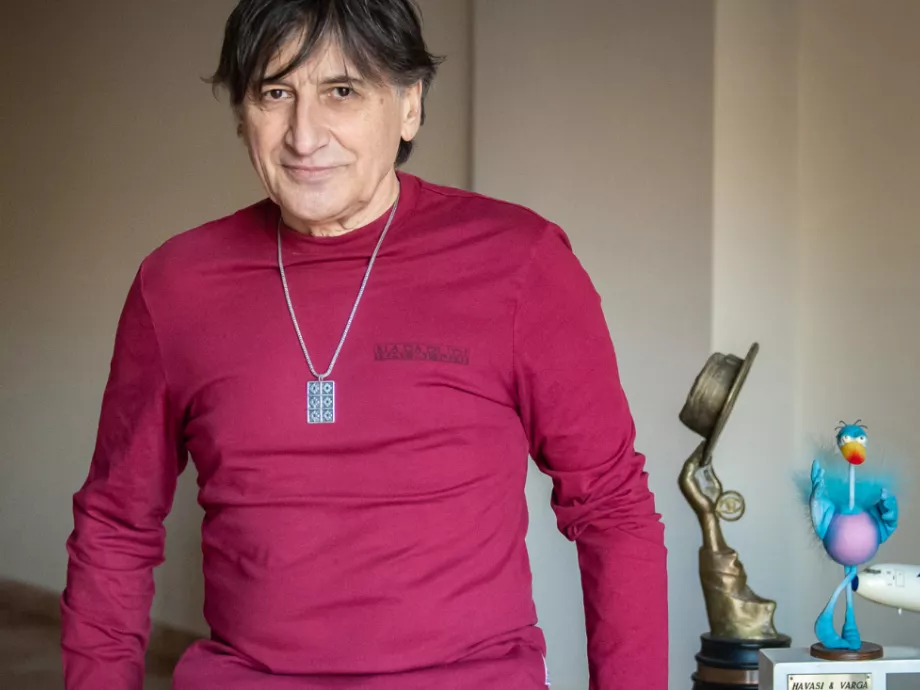 Amíg a többiek sörözni mentek, én esténként a tévé előttülve bámultam a reklámokat