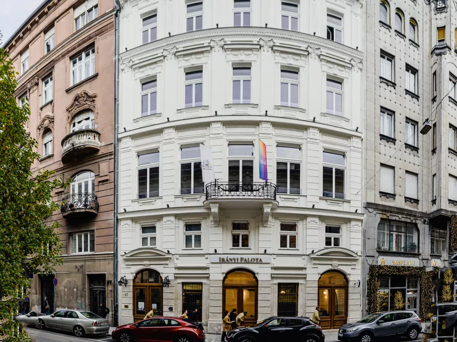 Ukrajnából menekült szakembereket igazolt a Publicis