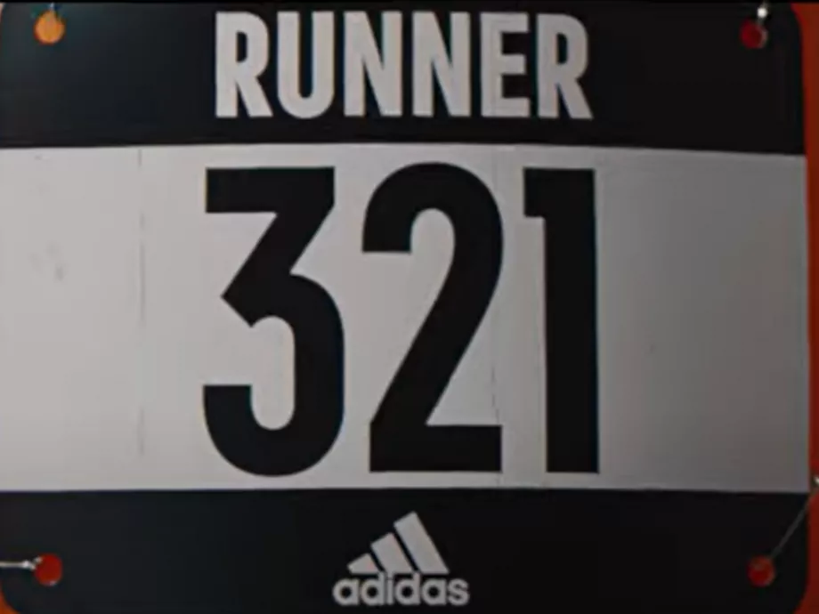 Még soha nem szponzorált az Adidas olyan futót, mint a 321-es számú maratonista