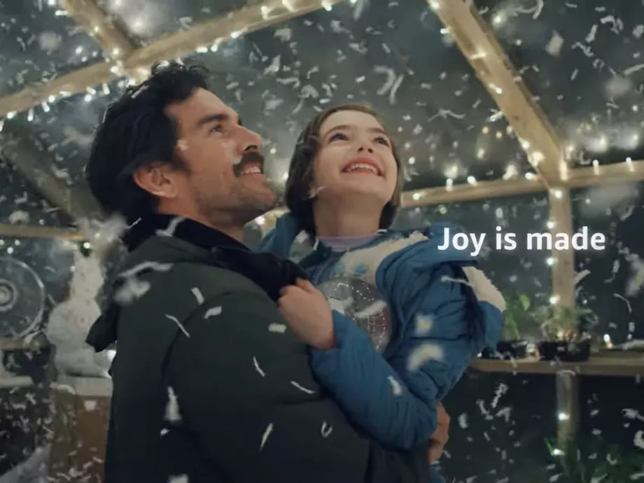 Az óriási leépítés híre után, könnyfakasztó reklámmal jelentkezett az Amazon