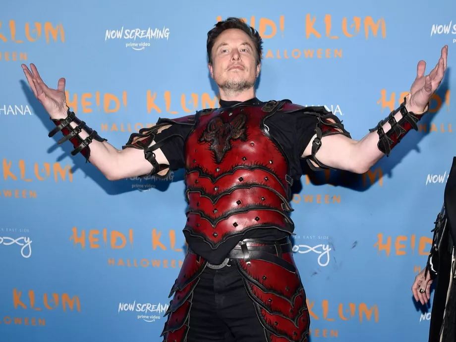 Előre megy nem hátra: Elon Musk visszaengedte Twitterre a vírustagadókat és oltáselleneseket