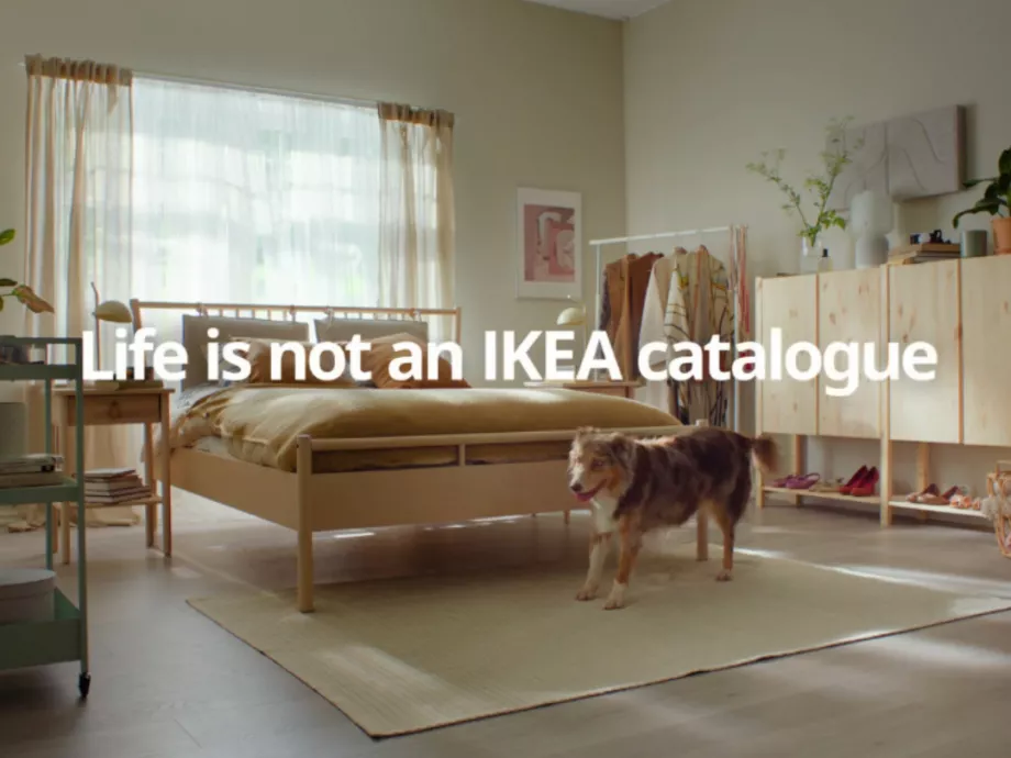 Kutyapisi, hányás és káosz az Ikea új kampányában