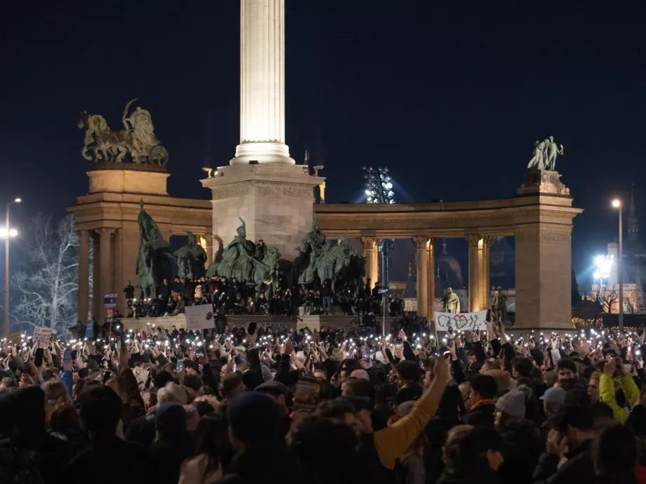 Így számol be a külföldi sajtó a pénteki tüntetésről