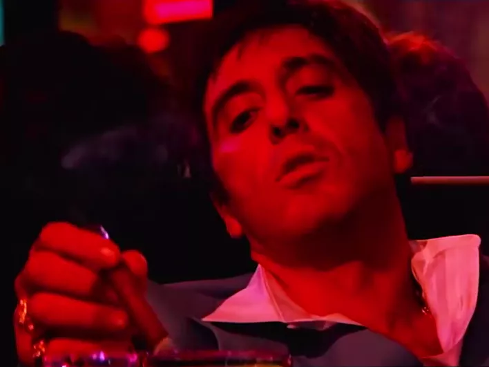Ebben a filmben Tom Cruise lelövi a Terminátort, hogy megvédje Scarface-t