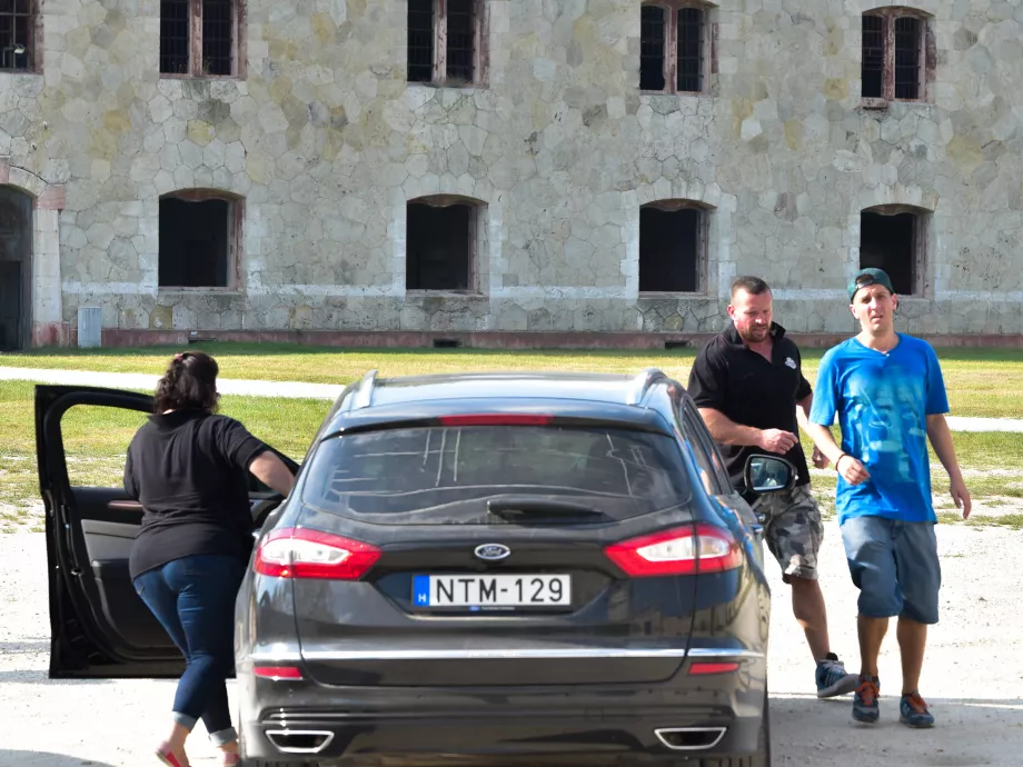 Dér Heni, Voksán Virág, Eckü és Bea asszony a Flúgos Futamban