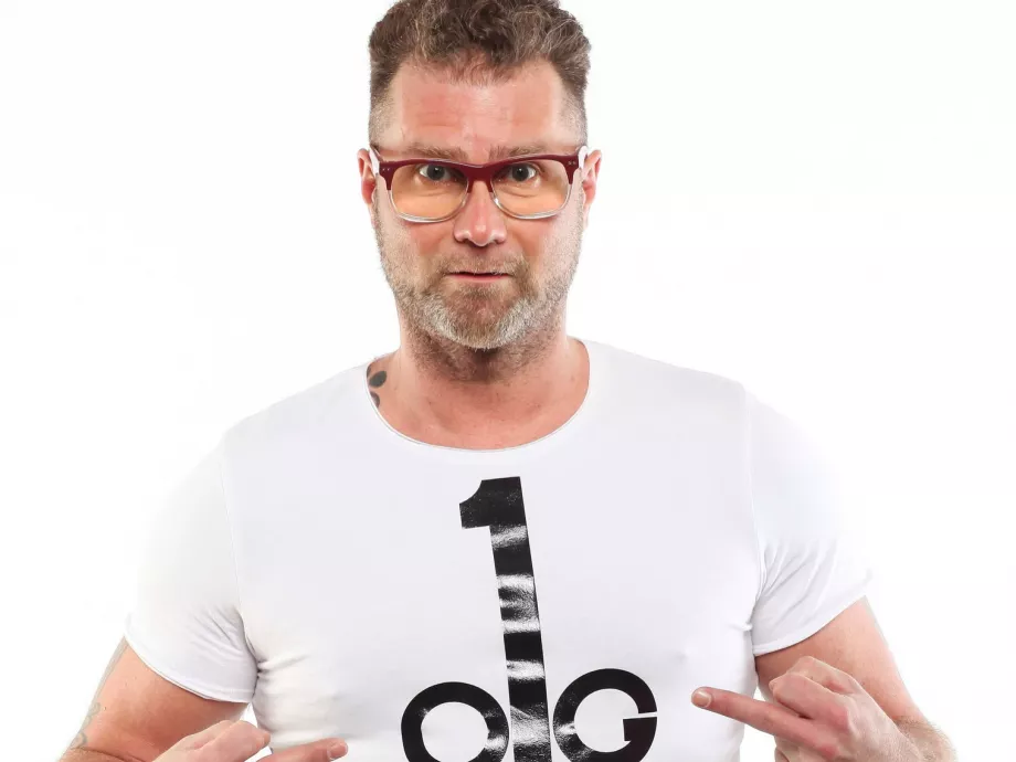 Miért nem gyárt Herczeg Zoli több O1G pólót?  A 10 éve kezdődött g*cizésből mém lett, majd merch
