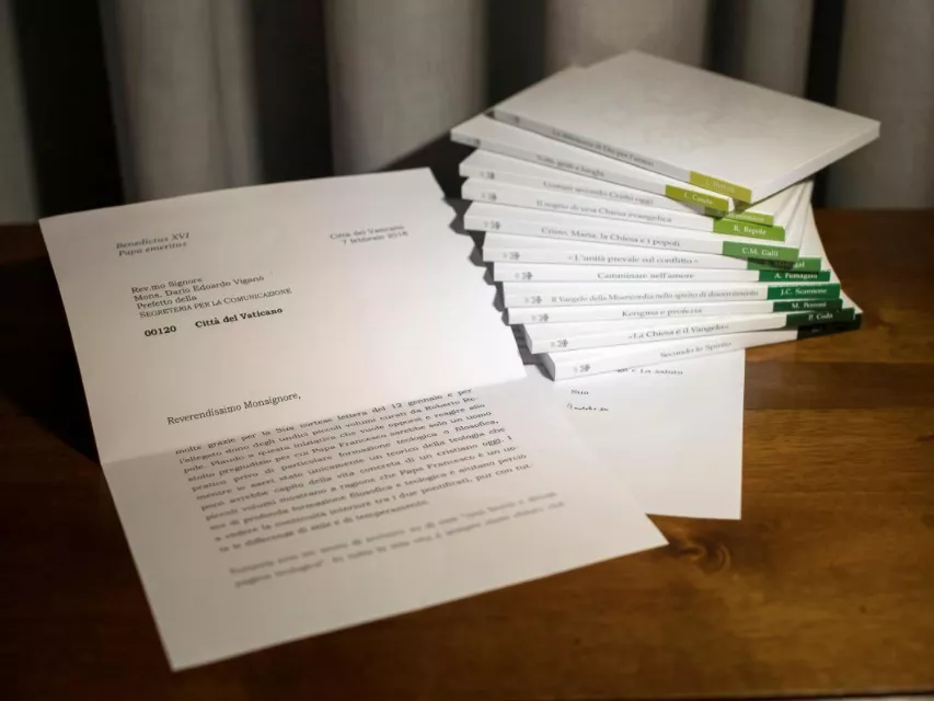 Kirúgták a Vatikán kommunikációs vezetőjét