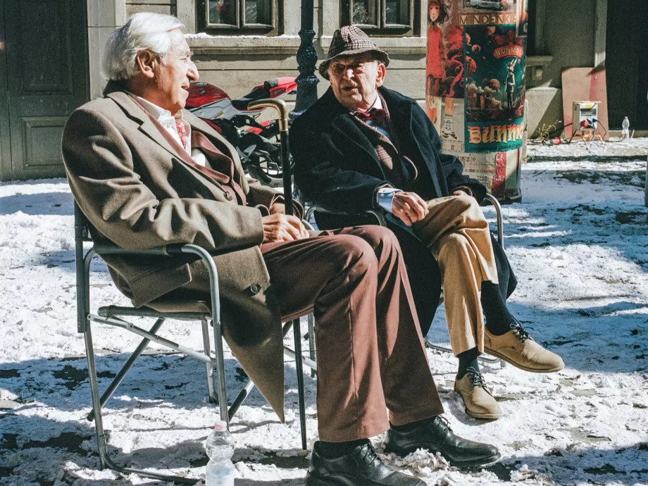 Bodrogi Gyula és Szilágyi Tibor morog egy sort, és mindent beterít az ünnepi műhó