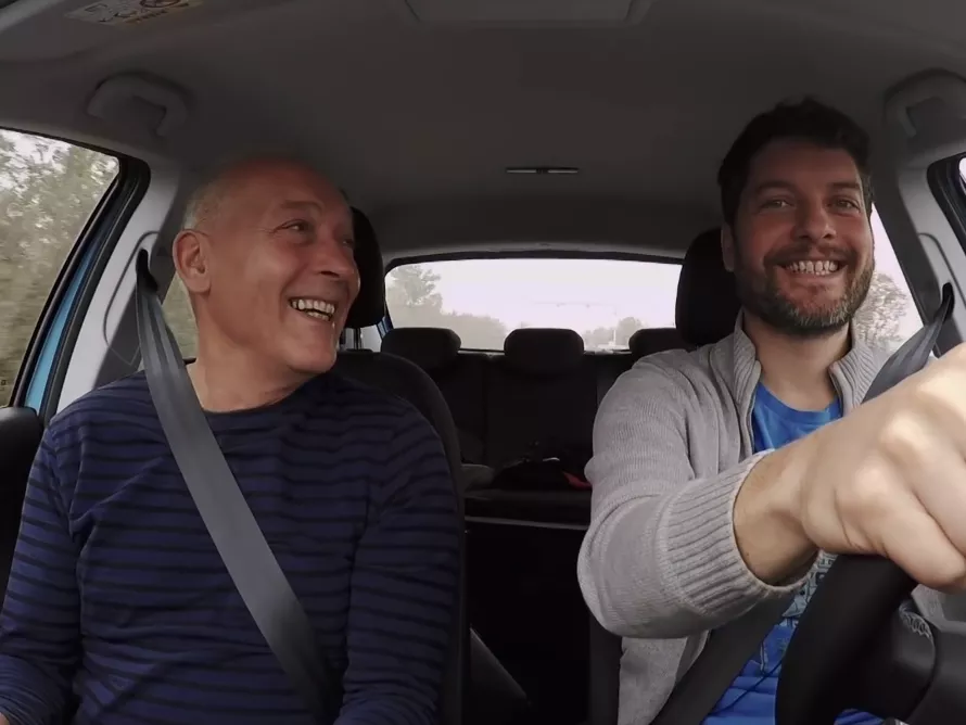 Orbán, az apám és én: családi roadmovie-t forgatott Magyarországon a Guardian videósa