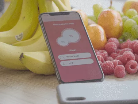 Telefontokba szerelhető minimérleg segíti a diétázókat
