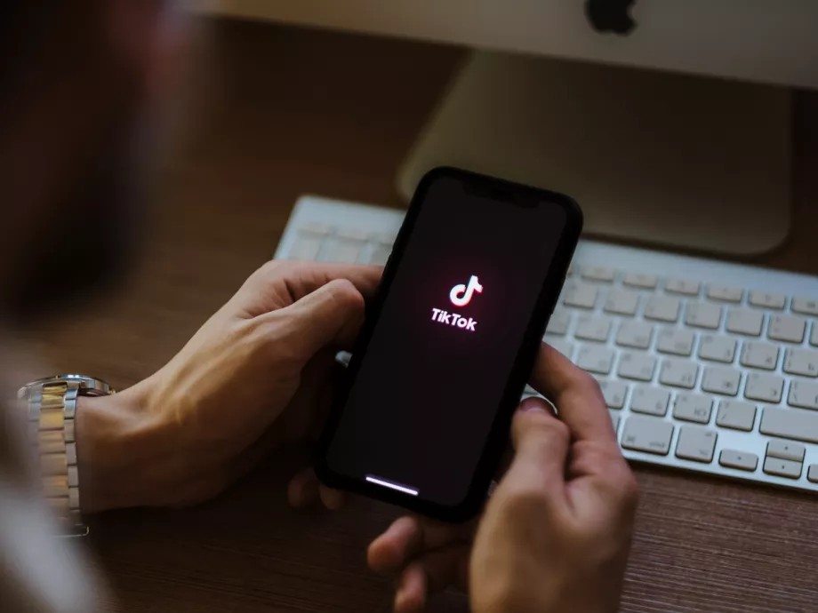 Megtiltja-e a magyar kormány a TikTok használatát a tisztviselőinek?
