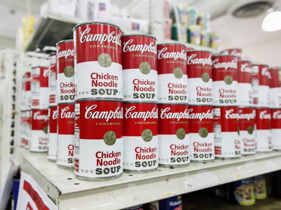 Andy Warhol is megnyalná a tíz ujját: Új designt kapott a Campbell's konzerv