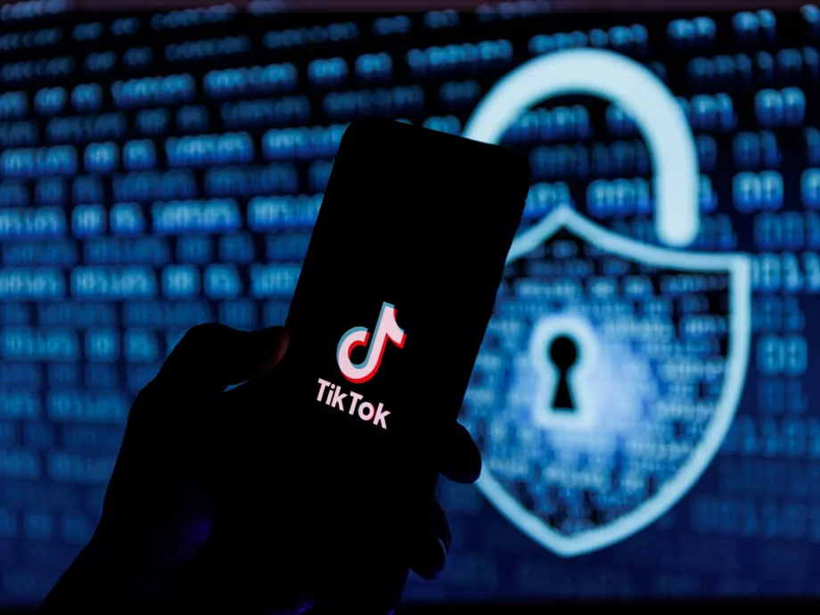 Lágerek helyett boldog ujgurok, kritizált nyugat: a kínai pártállam önti a propagandát a TikTokra