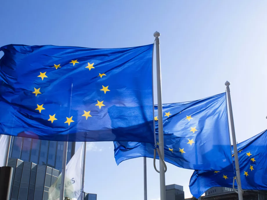 Az EU aktiválta a dezinformáció elleni gyorsreagálású mechanizmust a magyar választási kampány idejére