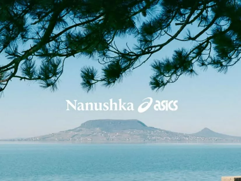 Közös, limitált cipőt ad ki a magyar Nanushka és az Asics