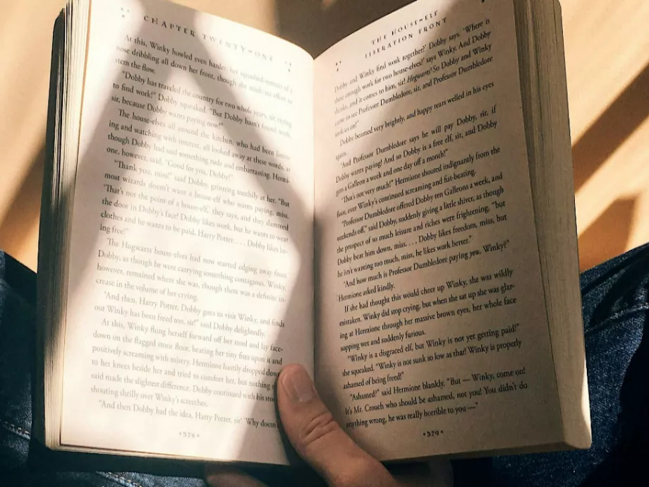 BookTok nélkül ma már nincs bestseller – Hogyan hozta ismét divatba a könyvolvasást a TikTok-generáció?