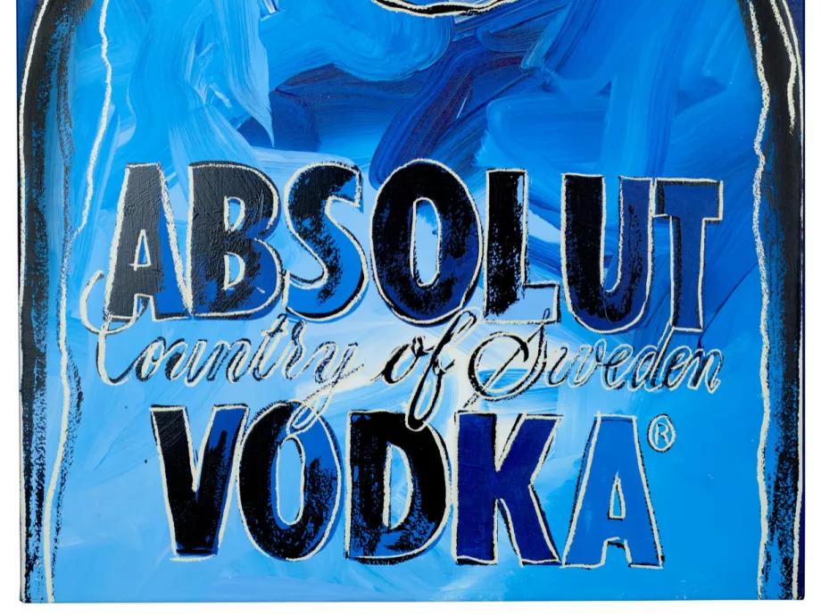 Az Absolut limitált kiadású palackkal üdvözli Warhol újra felfedezett kék festményét