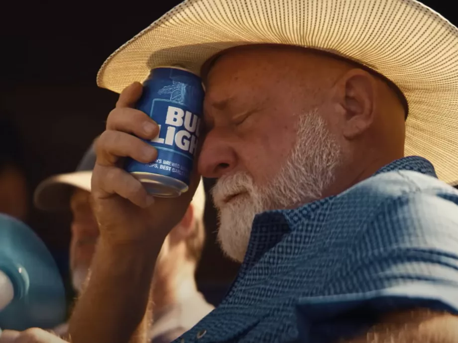 Visszafelé sül el a Bud Light erőlködése az influenszer-balhé után