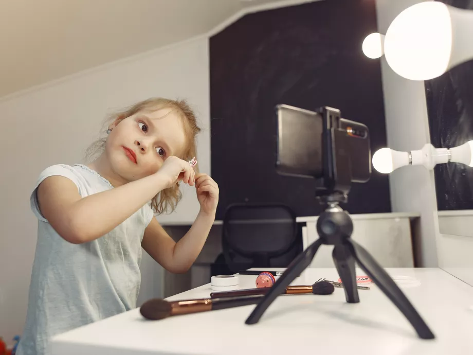 Gyermekmunka, kizsákmányolás vagy csak játék? – a kidfluenszer-kutatásból kiderül