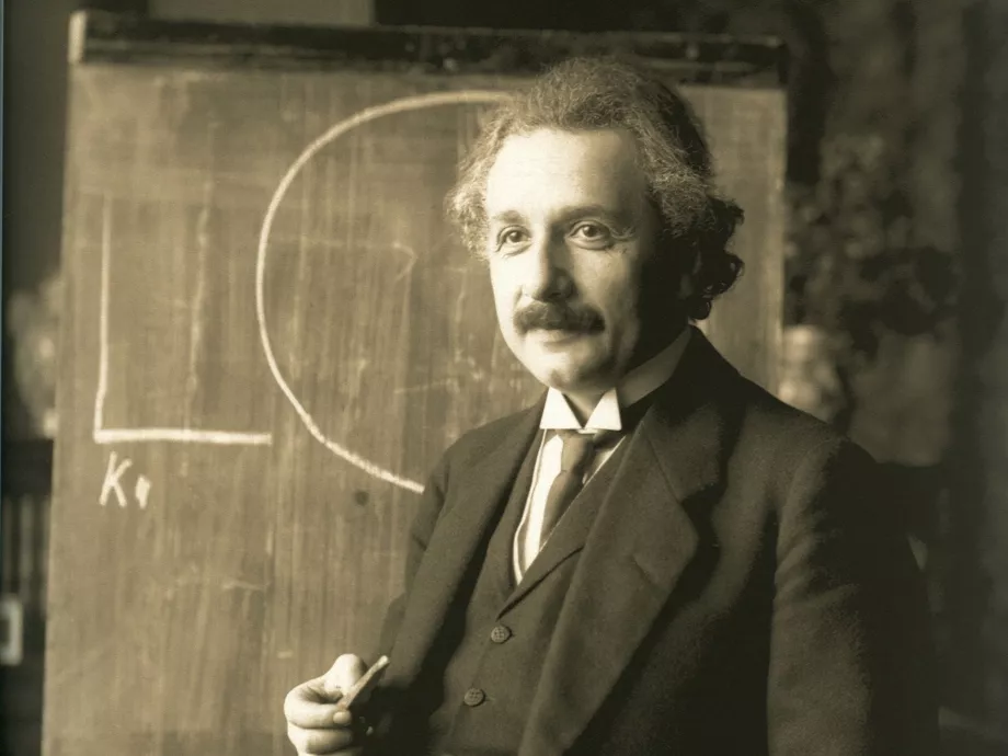 Albert Einstein szövegei és Hajós Alfréd tervei – újabb fontos műveket lehet szabadon felhasználni