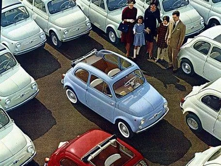 125 éves a Fiat, amitől nemcsak autókat, hanem egy életérzést is kaptunk