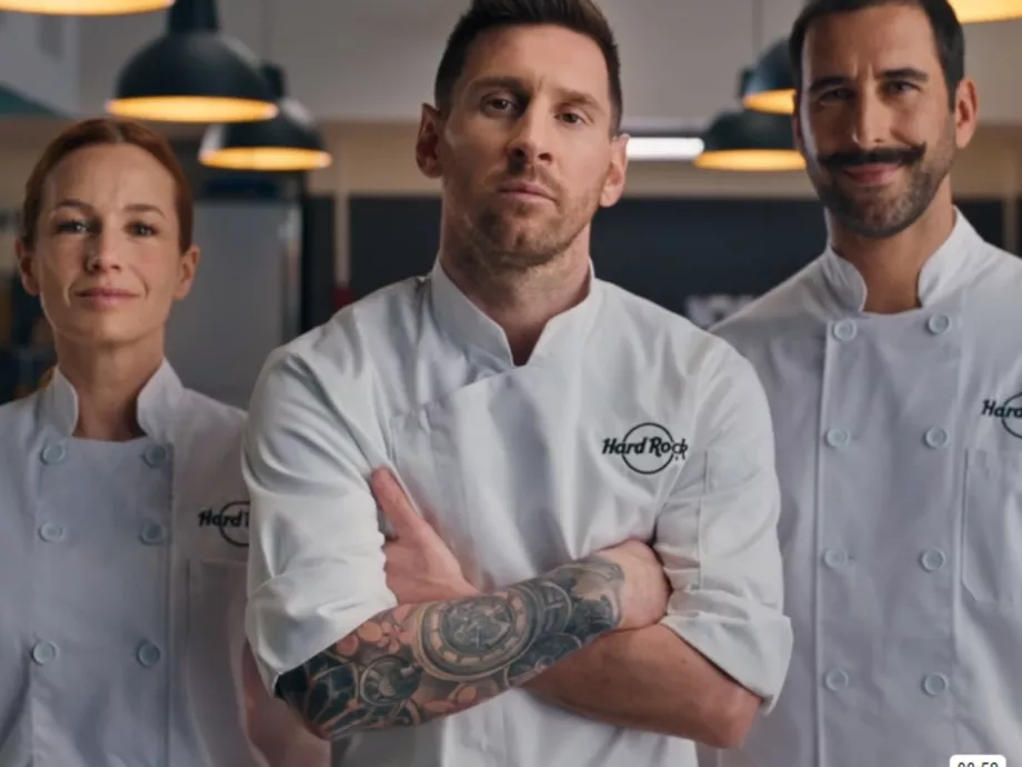 Messi újabban rántott csirkés szendviccsel támad