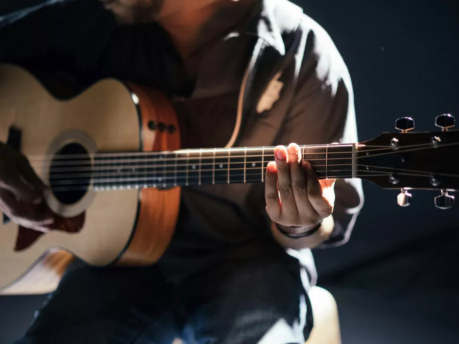 Rákapcsolt a Spotify az AI-zenék elleni harcra: 50 millió számot szűrtek ki