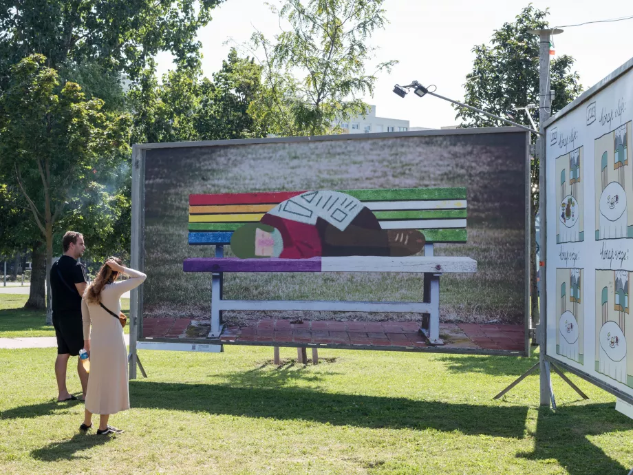 Pad, fóliázás, háború - Megnyílt az idei ARC kiállítás