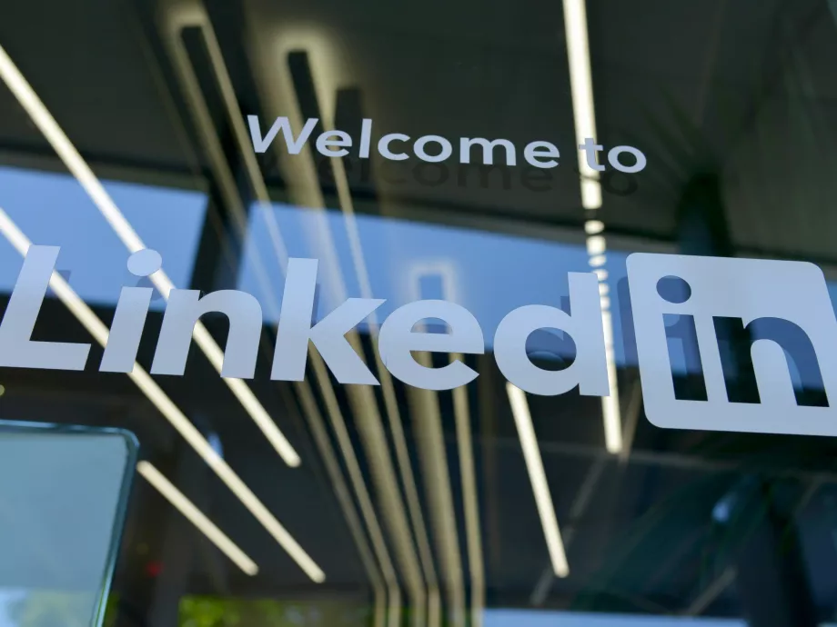 A LinkedIn új videós hirdetési opciókat vezet be, mutatjuk a menüt