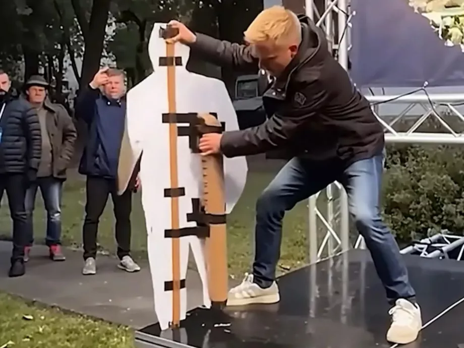 Politikai
kampány jelöletlen AI-videókkal – szintet lépett a propaganda