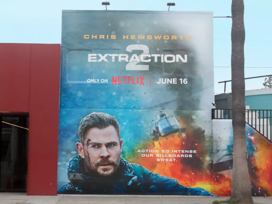 Szó szerint izzadó plakátokkal hirdetik Chris Hemsworth új filmjét
