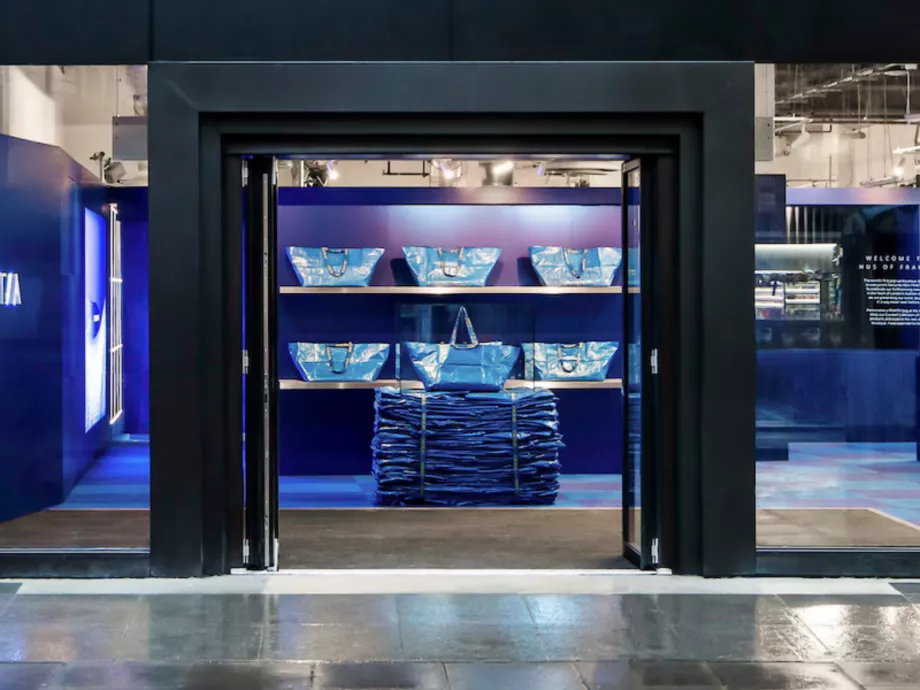 Luxustermékként debütált az IKEA ikonikus szatyra az Oxford Streeten