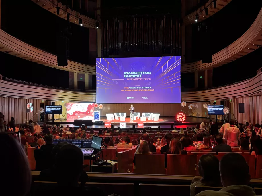 Tech- és emberfókusz egyszerre – szakmai irányvonalak a 2026-os Marketing Summitról
