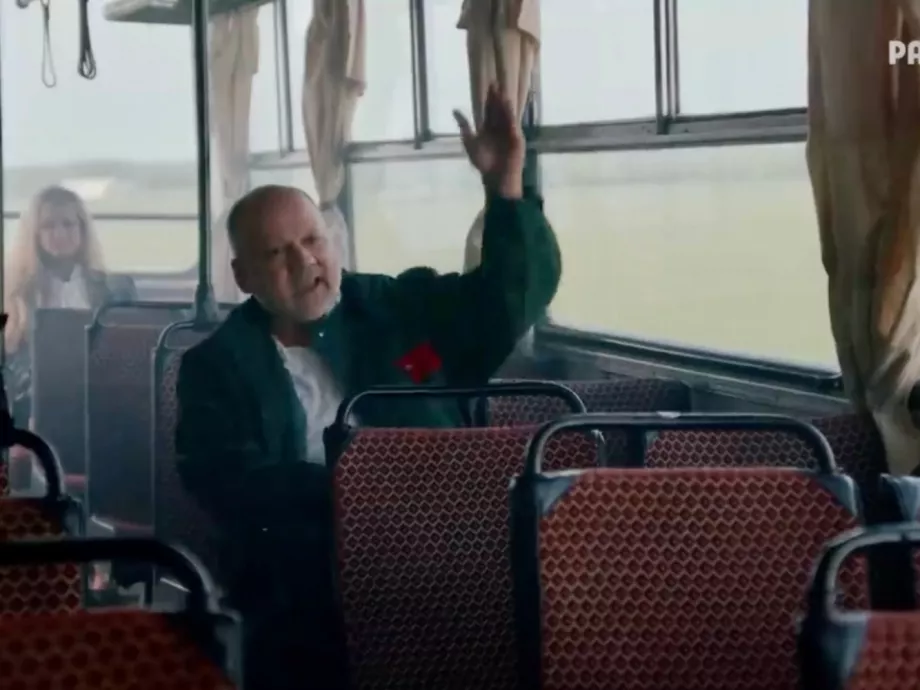 Partizán-kampány: A semmi közepén lerobban a vonatpótló busz, Thuróczy Szabolcs kiakad az országon, de jön a segítség