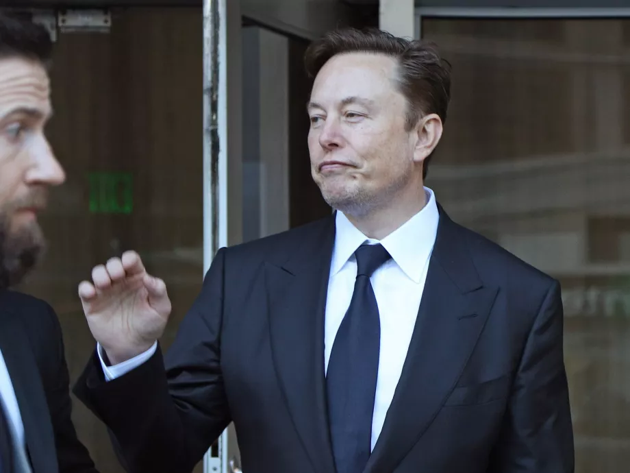Musk és több techmogul az AI-fejlesztésektől félti az emberiséget