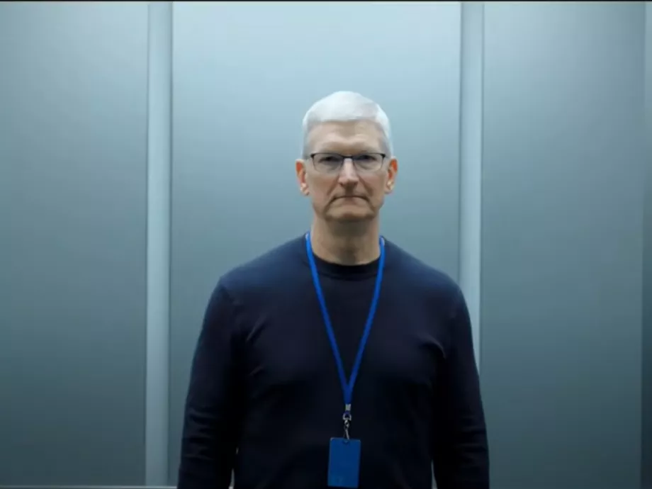 Az Apple-vezér beszállt a liftbe, és valami fura dolog történt vele