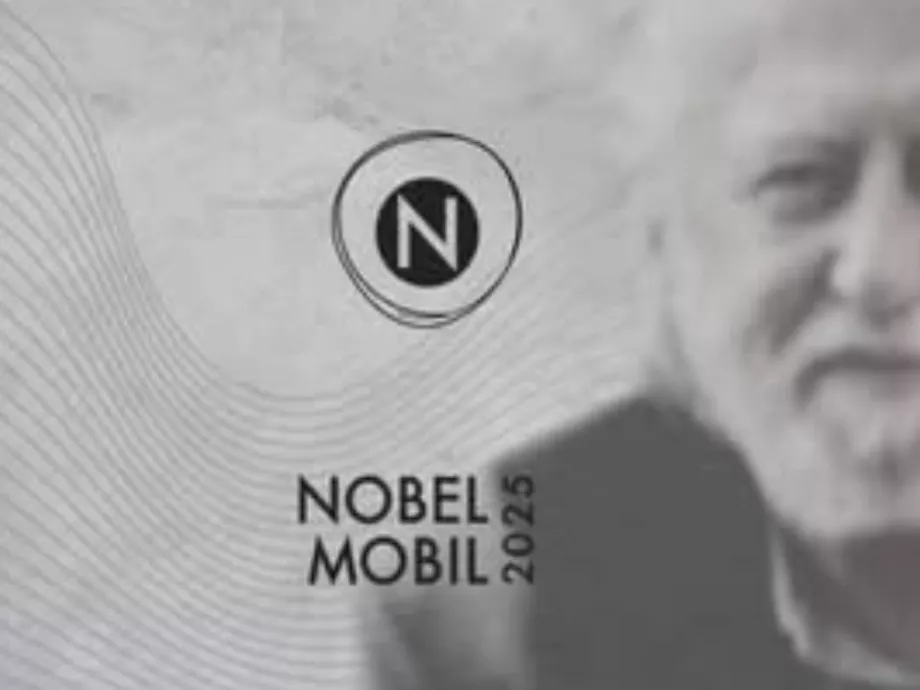 Krasznahorkai életműve és Nobel-díja előtt tiszteleg a
NobelMobil