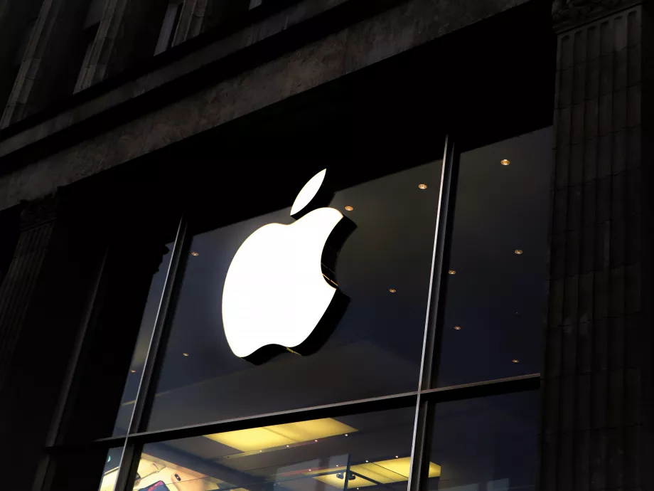 Vezetőváltás az Apple élén: Tim Cook távozik, John Ternus veszi át a stafétát