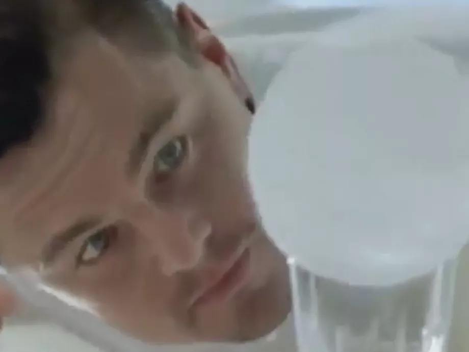 A most 50 éves Leonardo DiCaprio reklámokban kezdte – mutatjuk a legfurábbakat