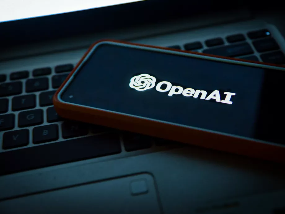 Hirdetések érkeznek a ChatGPT-be – az OpenAI új bevételi forrást tesztel
