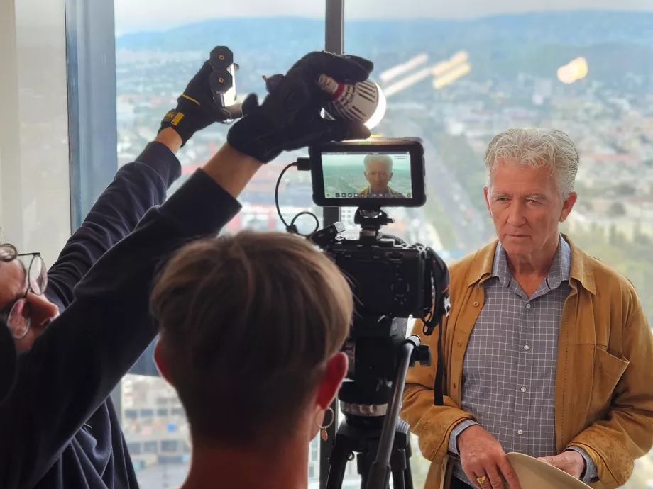 Bobby Ewing él és virul: Patrick Duffy az új MOL-szpotban ad igazat Jockey-nak